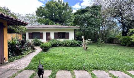 Casa para Venda em Florianópolis, São João do Rio Vermelho, 3 dormitórios, 1 suíte, 4 banheiros, 5 vagas