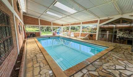 Casa de 600m2 em terreno de 10.000m2 em Condomínio