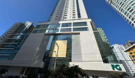 Apartamento em Balneário Camboriú na Quadra Mar da Barra Norte, Edifício FG Skyline Tower, com 151m2, 4 suítes, 2 vagas de garagem