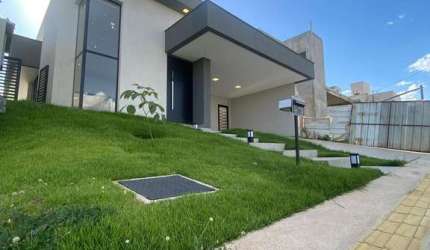 Linda casa térrea à venda no Jardins Nápoles - Senador Canedo