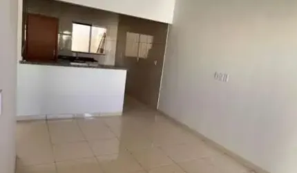 Casa de Esquina com Quintal Amplo – Jardim Canedo 2