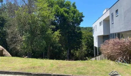 Terreno em condomínio fechado à venda na Estrada Haroldo Soares Glavan, Cacupé, Florianópolis por R$ 2.800.000