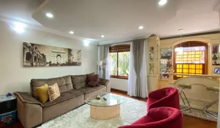 CASA COM 4 QUARTOS E ÁREA GOURMET COM PISCINA À VENDA 322m2