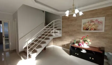 CASA 3 DORMITÓRIOS, 3 BANHEIROS E 2 VAGAS