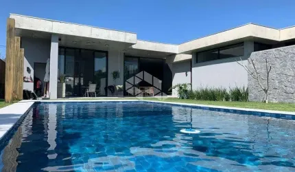 Casa com três suítes no Terraville