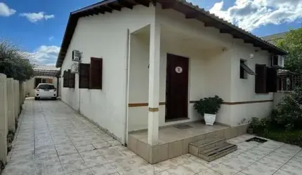 Casa 4 dormitórios com vagas no  bairro Sarandi - Porto Alegre