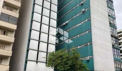 Sala comercial em andar alto,unificada, com vaga.