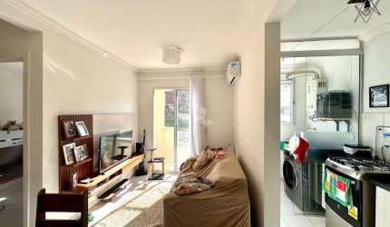 Apartamento com dois quartos, sacada e vaga no Teresópolis