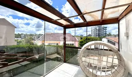 Casa reformada, com duas suítes e pátio com piscina, no Três Figueiras