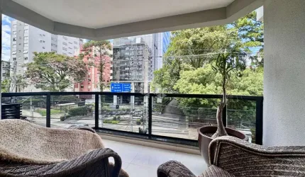 Apartamento com três quartos e duas vagas no Mont Serrat