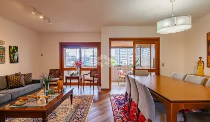 Apartamento com três quartos e três vagas, no bairro Bela Vista