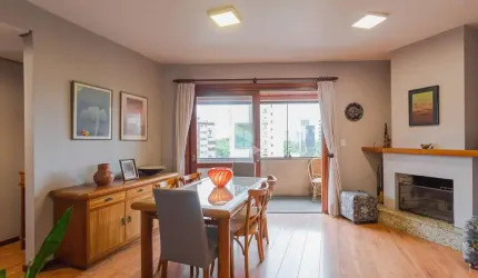 Apartamento um por andar, junto ao Parcão.