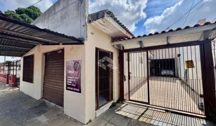 Casa no Novo Esteio, com entradas individuais, mais espaço comercial