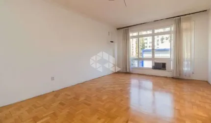 Apartamento 3 quartos, 1 vaga coberta, com dependência, na Av. Carlos Gomes no bairro Petrópolis.