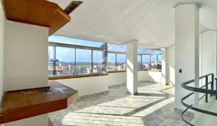 Cobertura triplex com 4 dormitórios sendo 2 suites, 3 banheiros, churrasqueira, 2 vagas no Jardim Lindóia