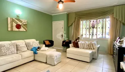 CASA TÉRREA  3 QUARTOS GARAGEM  CHURRASQUEIRA 220M2 ÁREA  BAIRRO SARANDI