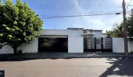 CASA COM PISCINA - À VENDA NO JD PLANALTO EM BIRIGUI