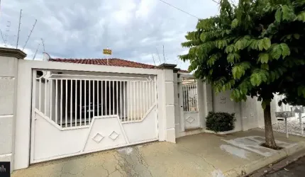 CASA COM TRÊS QUARTOS E SUÍTE - JD. STÁBILE EM BIRIGUI
