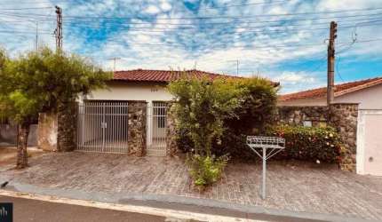 Imperdível oportunidade: Casa à venda em Birigui-SP, bairro Santo Antonio, 3 quartos, 1 suíte, 2 salas, 3 banheiros, 3 vagas, 160m².