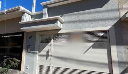 Casa à venda no Laluce em Birigui - 3 quartos, garagem para 2 carros e churrasqueira - Confira agora!