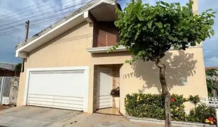 Espetacular Casa à Venda em Birigüi-SP, Residencial Jardim do Trevo: 3 Quartos, 1 Suíte, 2 Salas, 3 Banheiros, 2 Vagas, 240,17 m²!