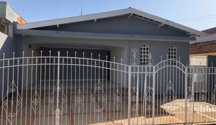 Imperdível Casa à Venda em Birigüi-SP na Vila Pontes: 3 quartos, 1 suíte, 2 salas, 2 banheiros, 4 vagas, 200m².