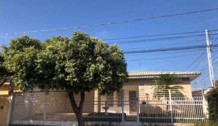 Imperdível! Casa à venda em Birigüi-SP, Centro - 3 quartos, 1 suíte, 3 salas, 2 banheiros, 3 vagas de garagem, 190m².