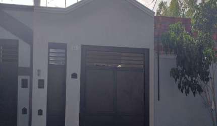 Casa à venda em Birigüi-SP no Bosque da Saúde II: 2 quartos, 1 sala, 1 banheiro, 2 vagas de garagem, 110m² de área.