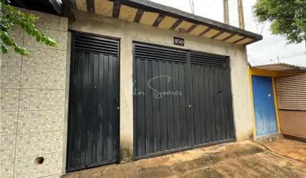 Casa a venda no bairro portal da perola: Casa com dois quartos, sala, cozinha, banheiro social e garagem descoberta para dois veículos
