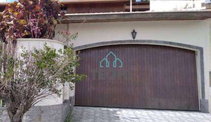 Sobrado com 4 dormitórios (3 suítes) à venda, 240 m² por R$ 900.000 - Campos Elíseos - Taubaté/SP
