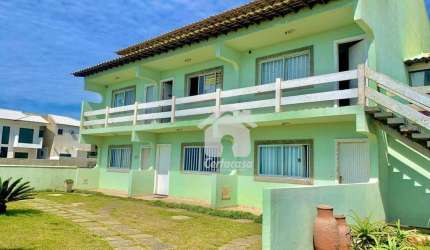 Ótimo apartamento duplex com uma incrível vista para praia do Foguete em Cabo Frio RJ.  Composto por 3 quartos sendo 2 suítes.  1° pavimento: Sala, co