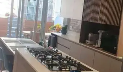 Magnífica casa, situada na tranquila e arborizada Vila São Silvestre,