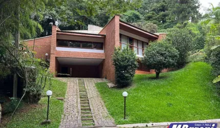 Belíssima casa contemporânea à venda na melhor rua do Forest Hills
