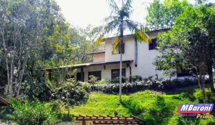 Casa a venda na Granja Vianna em condomínio seguro com portaria 24h, 260 m2