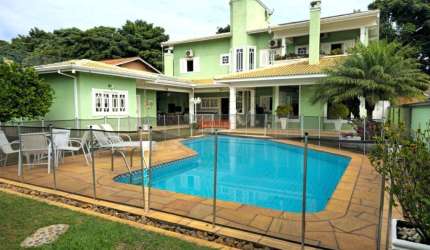 Casa em condomínio Shamballa com adega, piscina e espaço gourmet, tudo num terreno de 800m²!!