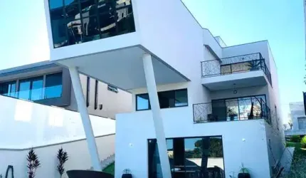 Sobrado à venda com 4 suítes, condomínio clube de alto padrão