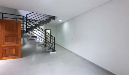 LINDO SOBRADO COM 3 QUARTOS COM VISTA PARA A PEDRA GRANDE