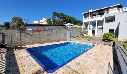 SOBRADO COM MUITO ESPAÇO