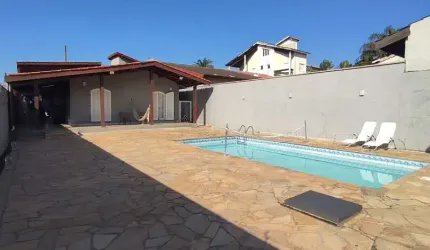 Casa térrea em bairro nobre próximo a Al. Lucas