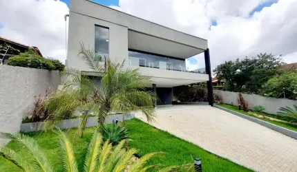 CASA TÉRREA COM QUATRO DORMITÓRIOS