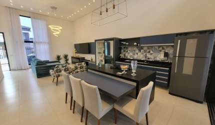 Casa em condomínio fino acabamento!!