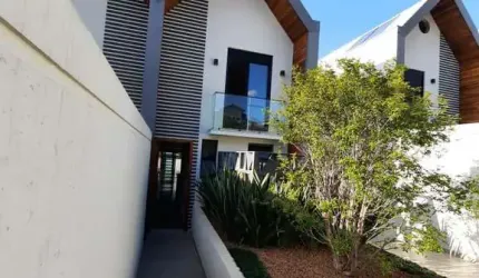 SOBRADO ESTILO EUROPEU, PRÓXIMO AO LAGO DO JD. DOS PINHEIROS
