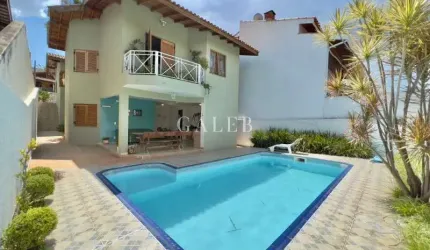 Casa com 4 quartos à venda com 2 suítes