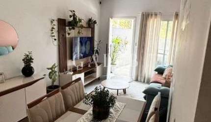 Linda Casa Térrea com 3 dormitórios.