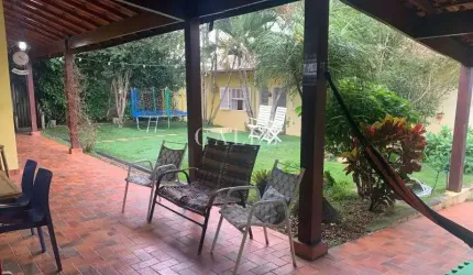 Casa em condomínio à venda em Atibaia-SP com 3 quartos, 3 salas, 2 banheiros, 3 vagas.