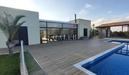 Casa à venda em Atibaia-SP, Jardim Estância Brasil! 3 quartos, 1 suíte, 2 salas, 4 banheiros, 6 vagas.