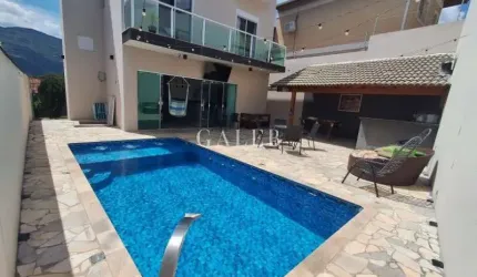 Sobrado á venda com 3 suítes, escritório, piscina