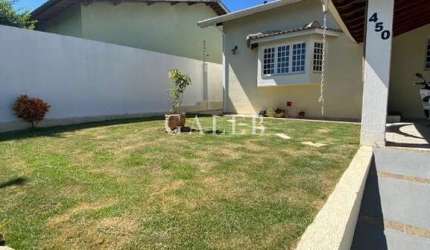 Casa à Venda em Atibaia-SP no Jardim dos Pinheiros: 04 quartos, 02 suítes, 2 salas, 5 banheiros, 4 vagas, 246 m².