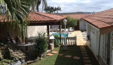 Casa para venda na Vila Espéria Ou Giglio, Atibaia-SP: 4 quartos, 1 suíte, 3 salas, 3 banheiros, 6 vagas, 300m² a/c.