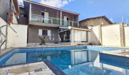 Sobrado com 5 quartos sendo 3 suítes à venda, piscina